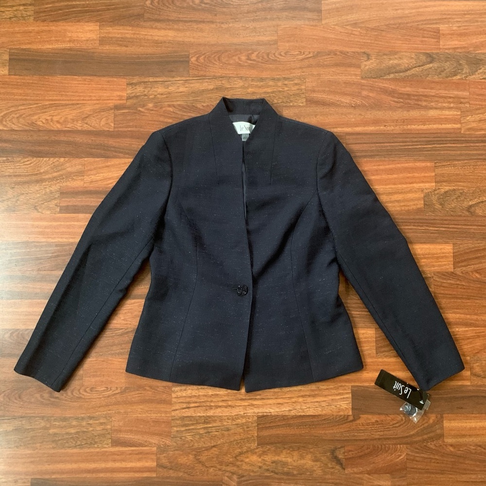 Le Suit Women’s Blazer Suit Jacket Size 4 Navy with a little sparkle New w/tag